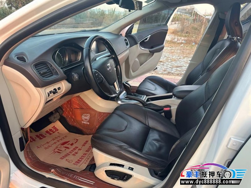 14年沃尔沃V40轿车抵押车出售