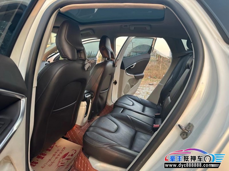 14年沃尔沃V40轿车抵押车出售