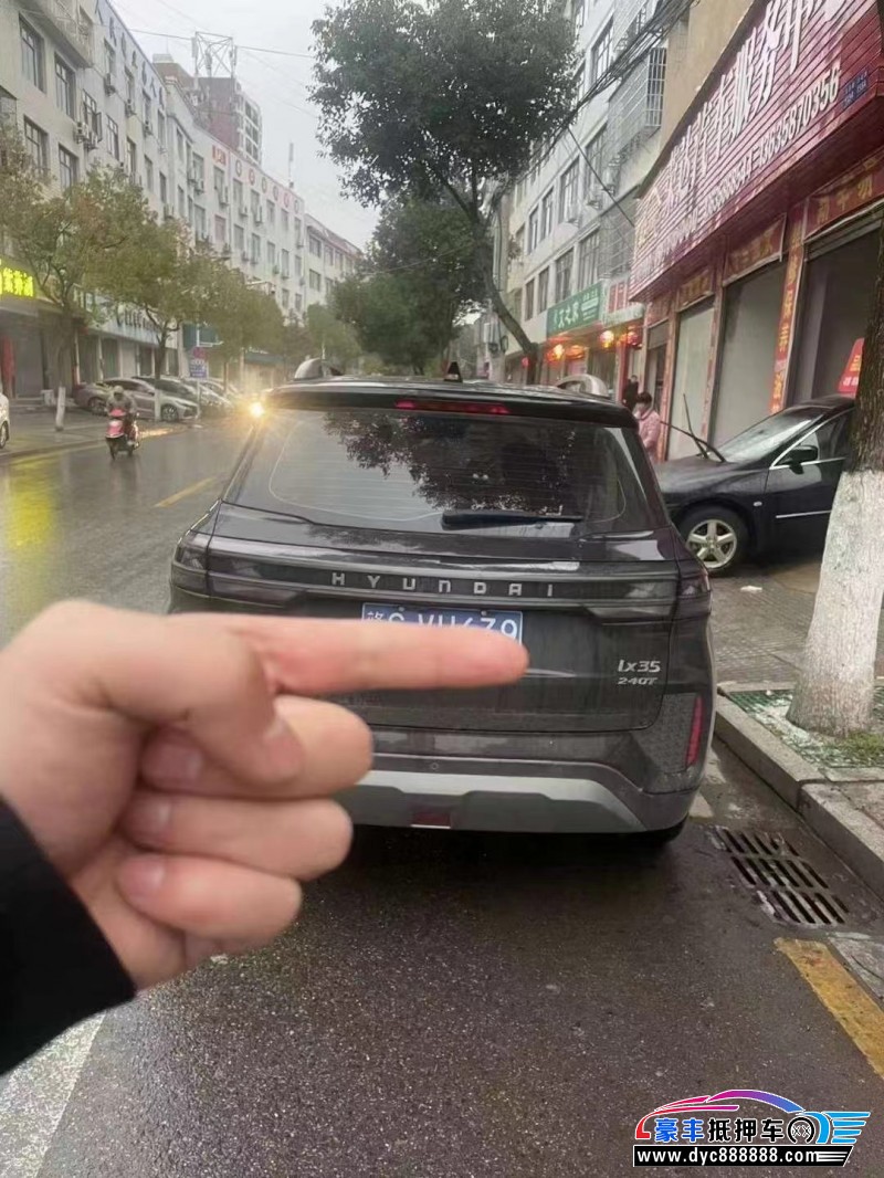 22年现代ix35轿车抵押车出售