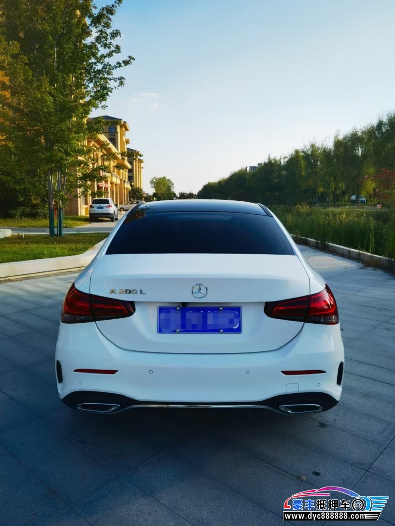 19年奔驰A轿车抵押车出售