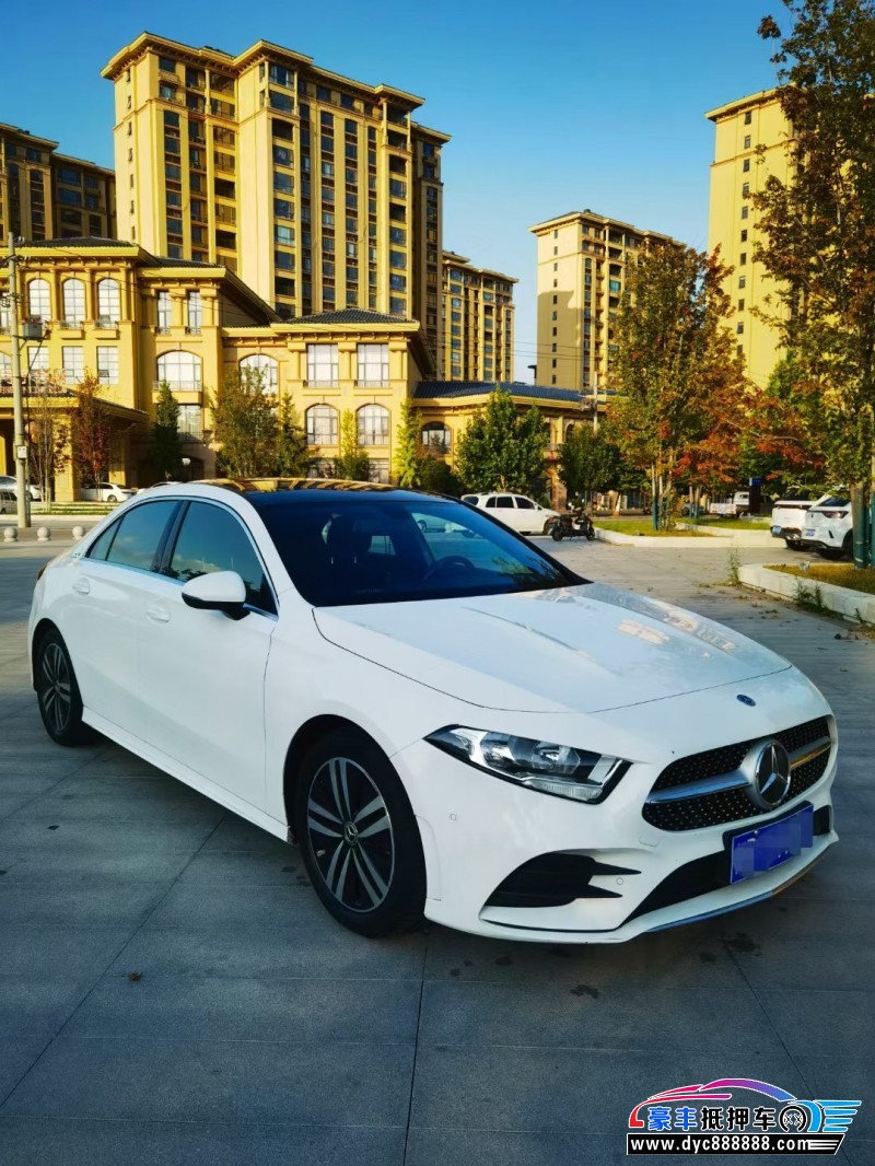 19年奔驰A轿车抵押车出售