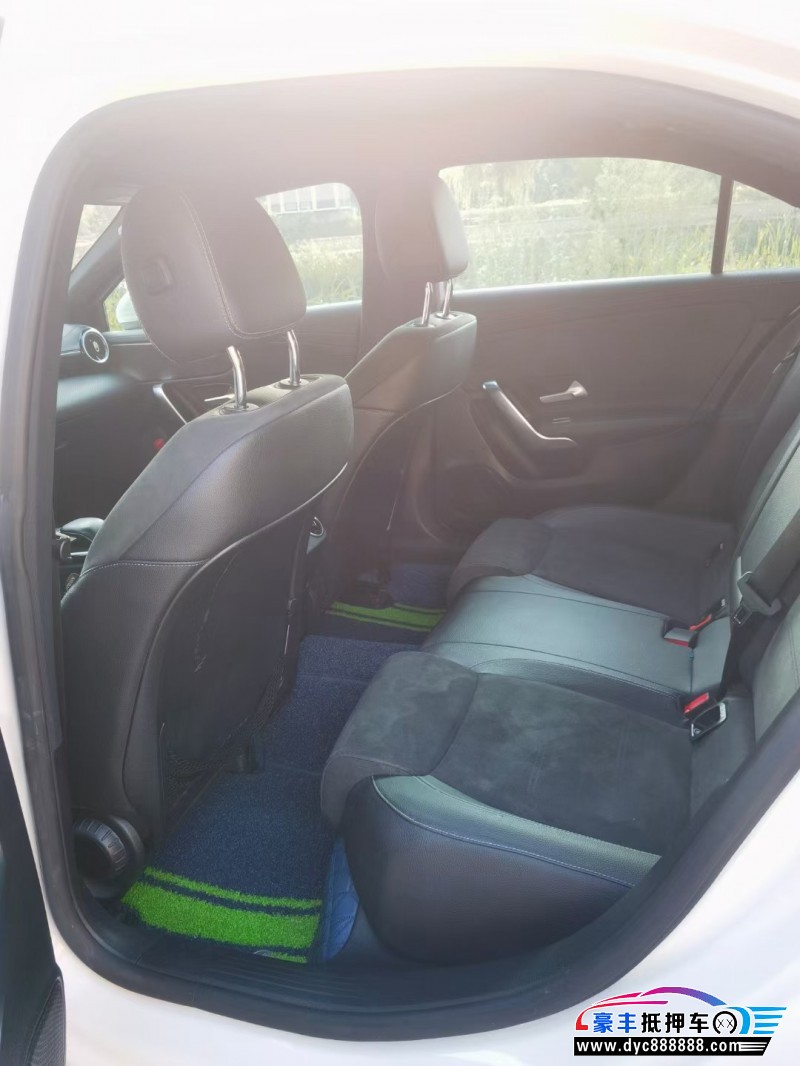 19年奔驰A轿车抵押车出售