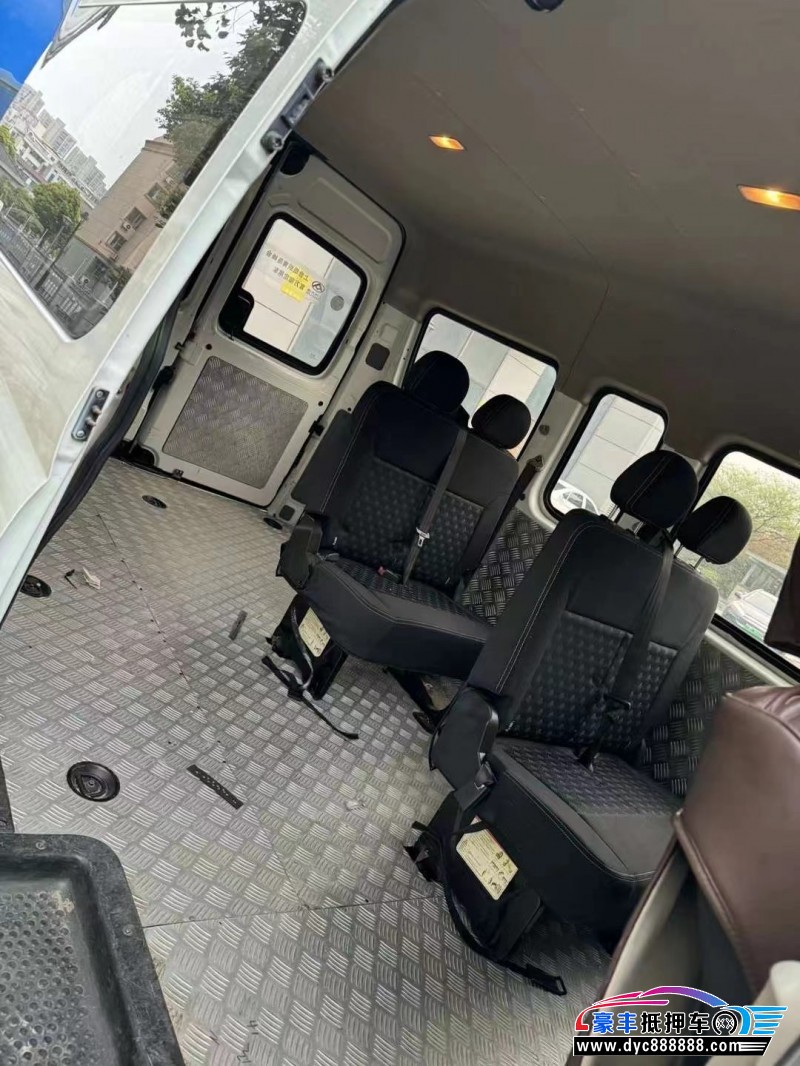 19年上汽大通V80轿车抵押车出售