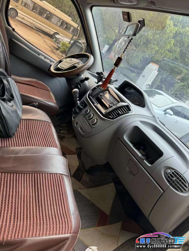 19年上汽大通V80轿车抵押车出售