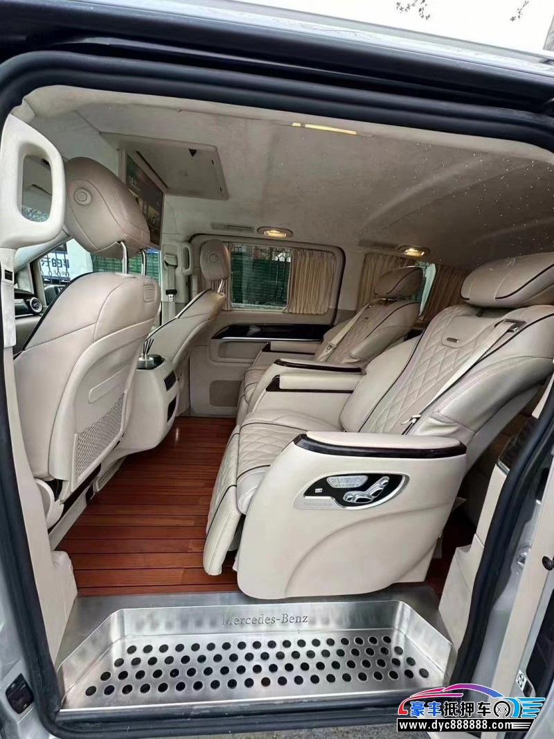 17年奔驰V轿车抵押车出售