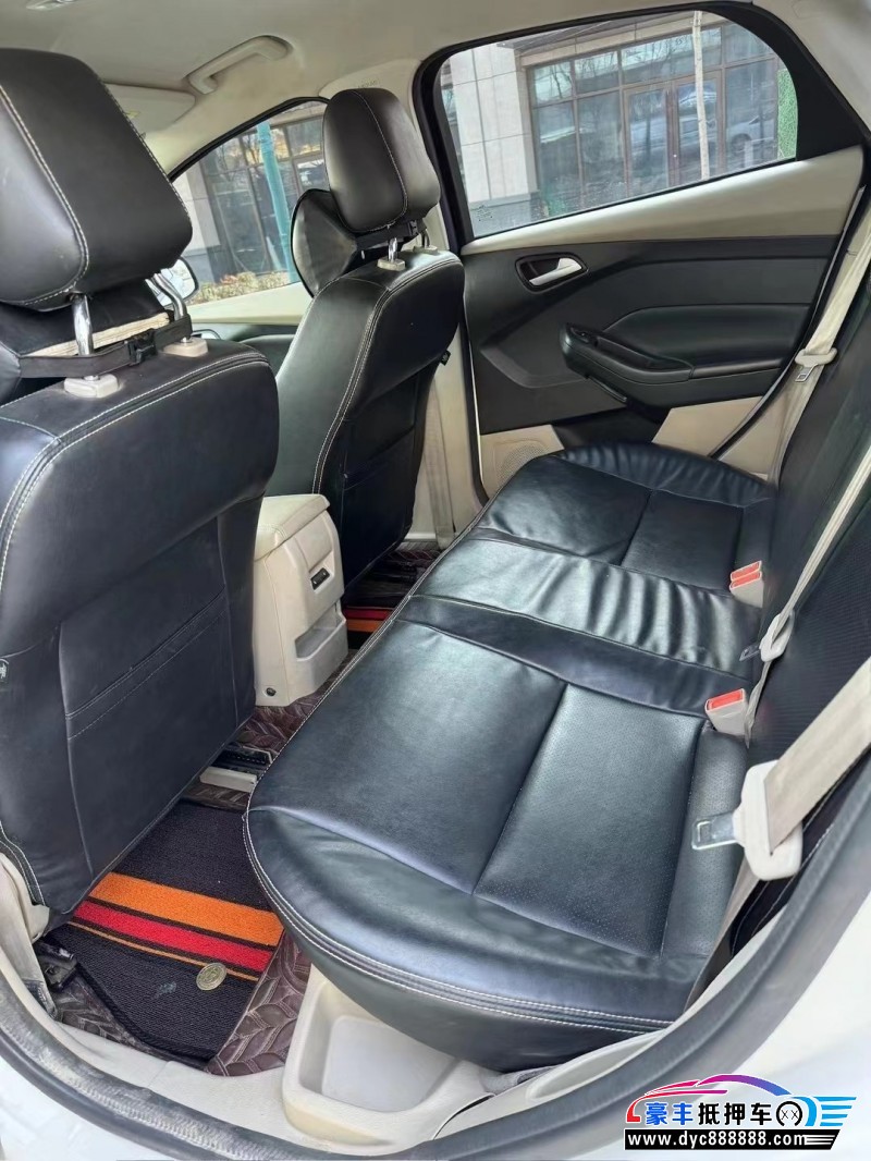 17年福特福克斯轿车抵押车出售