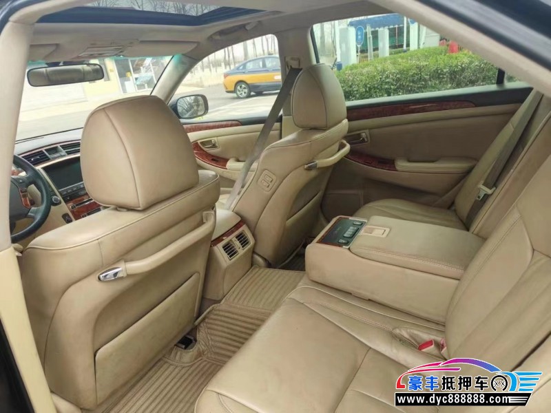 06年丰田皇冠轿车抵押车出售