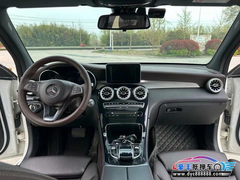 17年奔驰GLC轿车抵押车出售