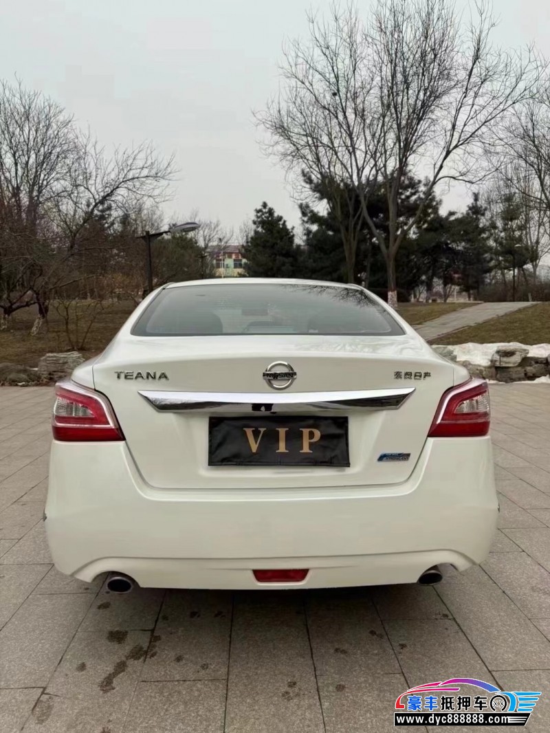 15年日产天籁轿车抵押车出售