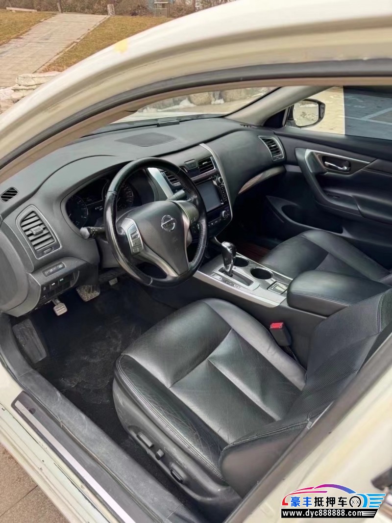 15年日产天籁轿车抵押车出售