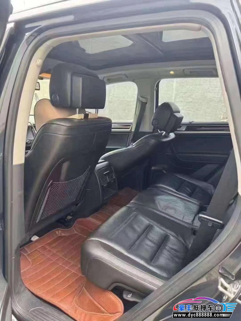 13年大众途锐轿车抵押车出售