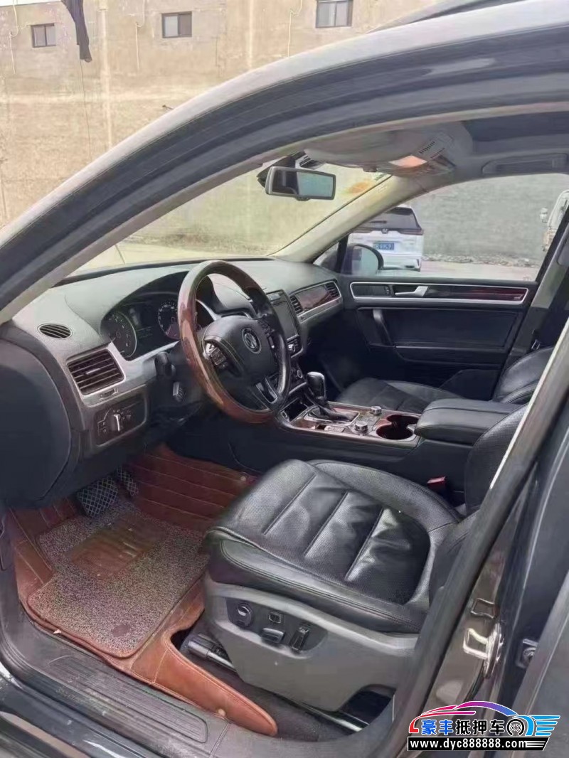 13年大众途锐轿车抵押车出售