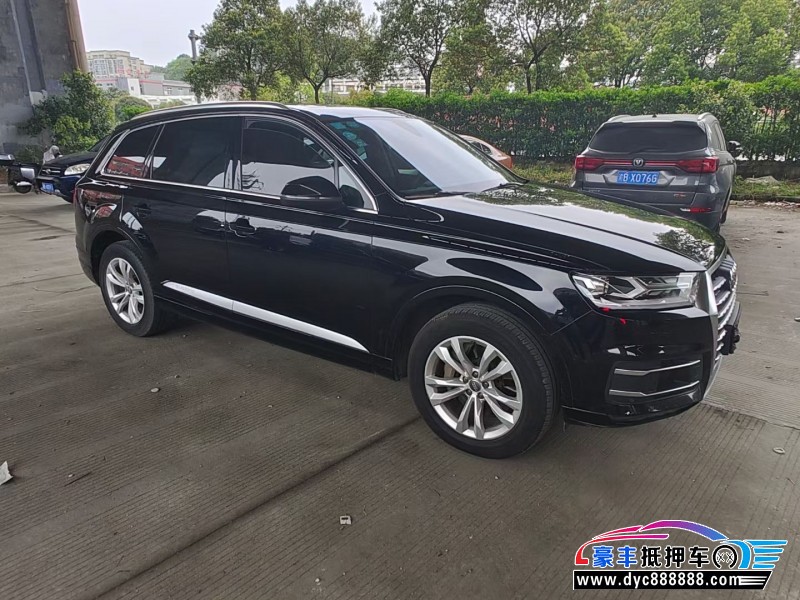 17年奥迪Q7轿车抵押车出售