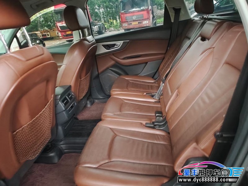 17年奥迪Q7轿车抵押车出售