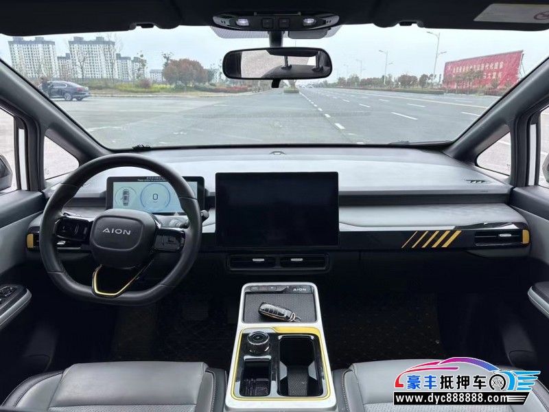 22年埃安Y70轿车抵押车出售