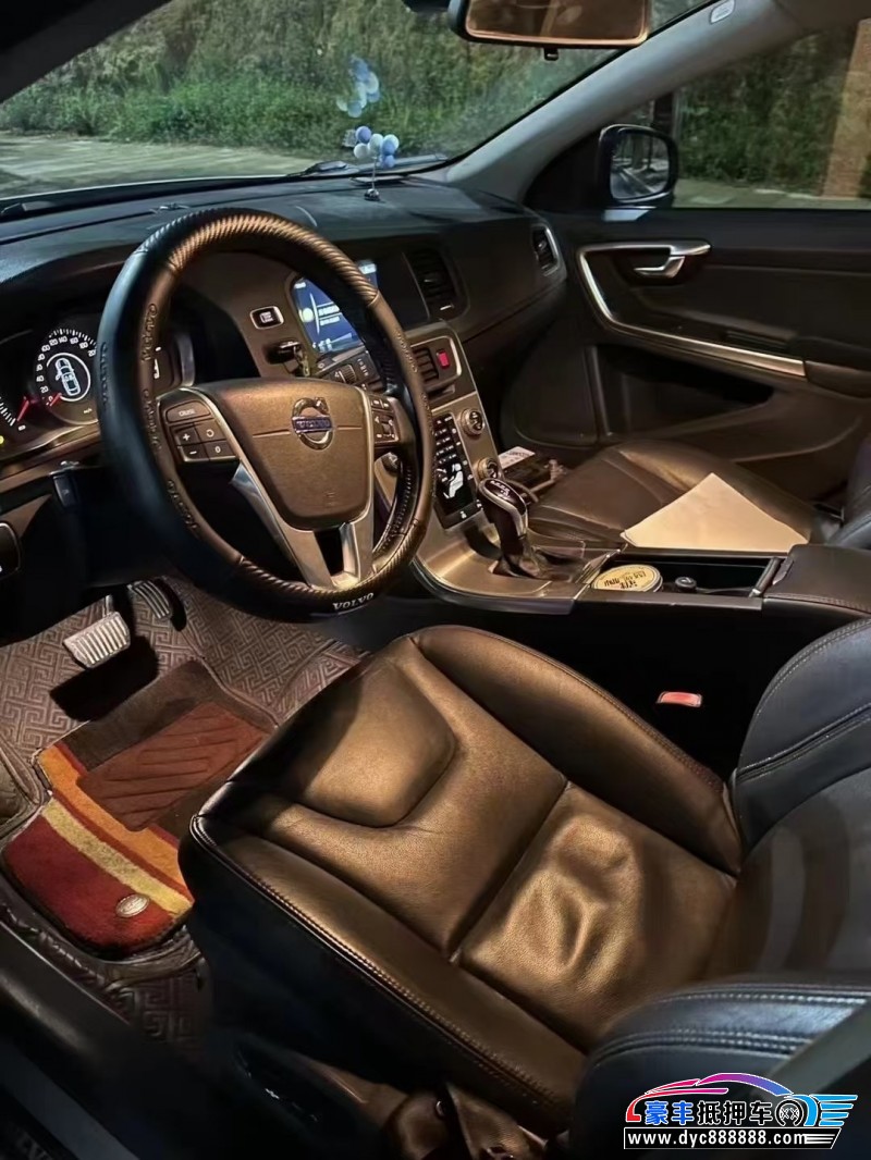 14年沃尔沃S60轿车抵押车出售