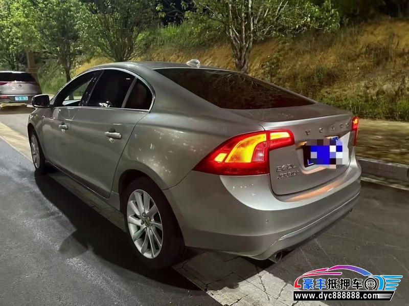 14年沃尔沃S60轿车抵押车出售