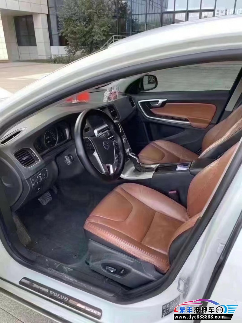 14年沃尔沃S60轿车抵押车出售