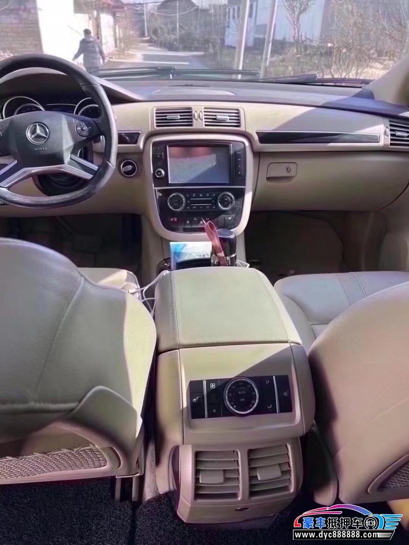 17年奔驰R级轿车抵押车出售