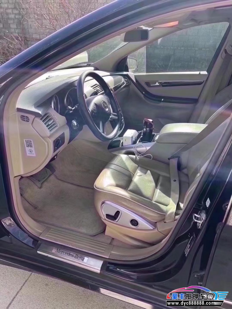 17年奔驰R级轿车抵押车出售