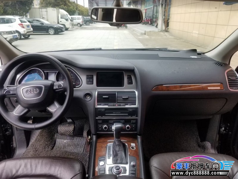 13年奥迪Q7轿车抵押车出售