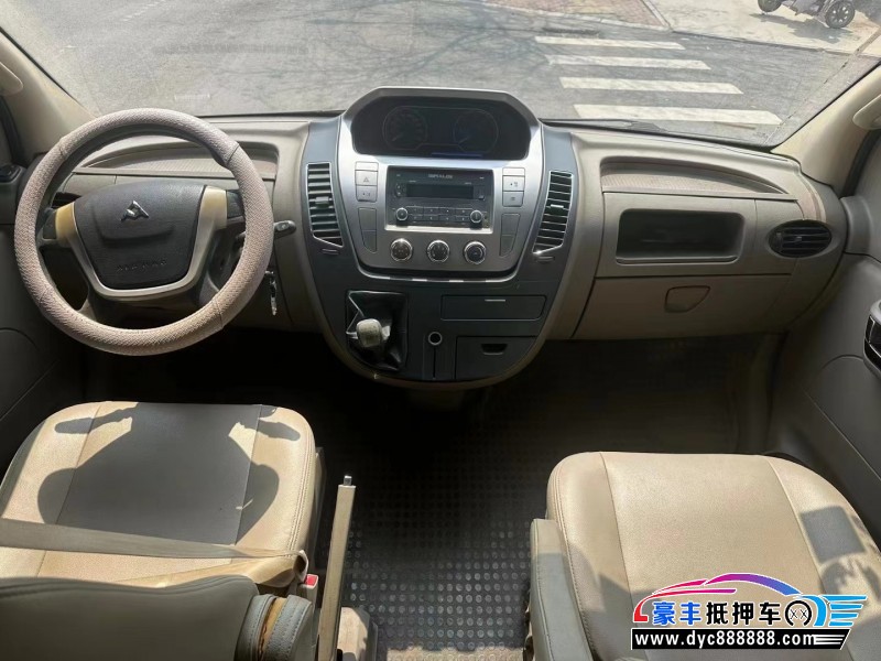 15年上汽大通V80轿车抵押车出售