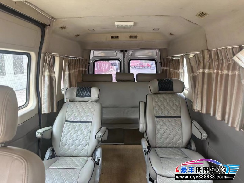 15年上汽大通V80轿车抵押车出售