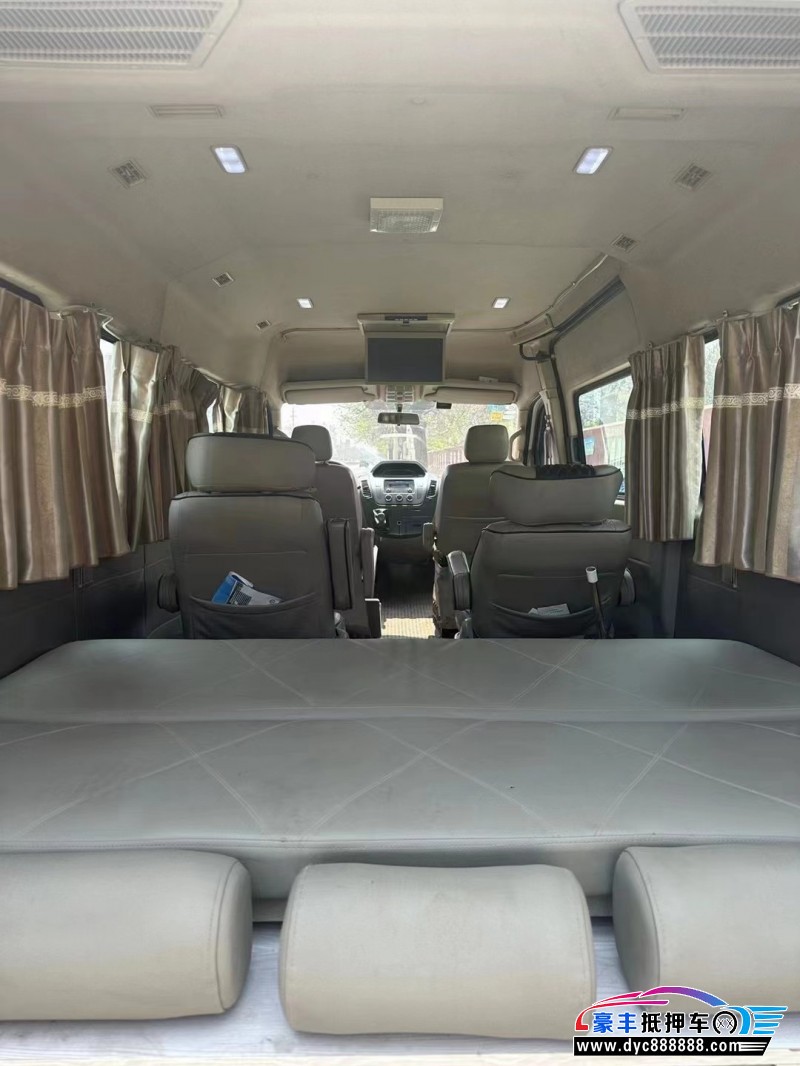 15年上汽大通V80轿车抵押车出售