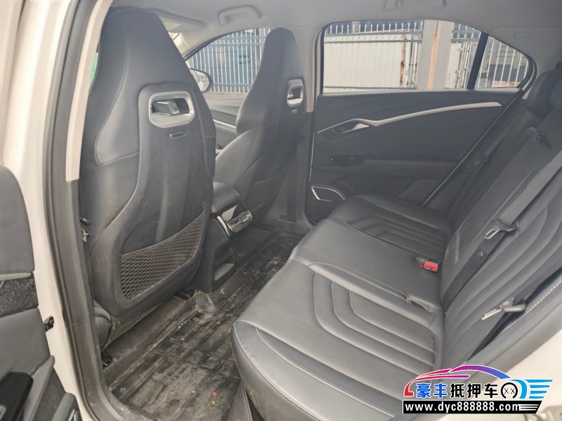 21年哪吒U轿车抵押车出售