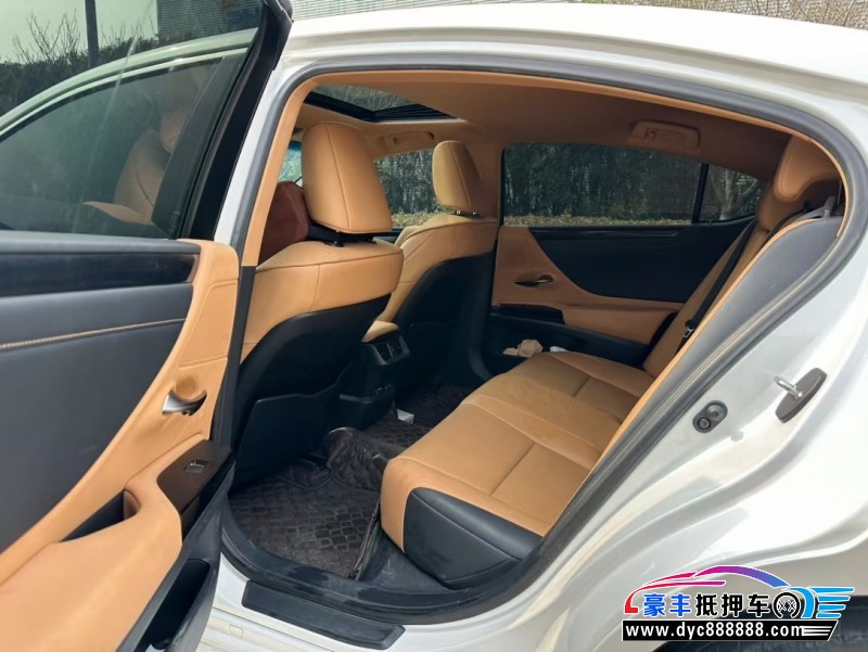 18年现代索纳塔轿车抵押车出售