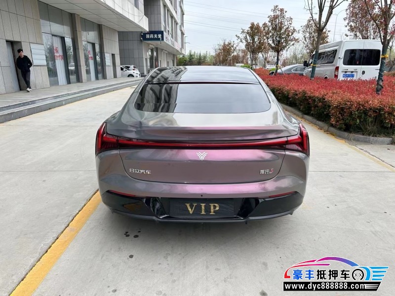 23年哪吒S轿车抵押车出售