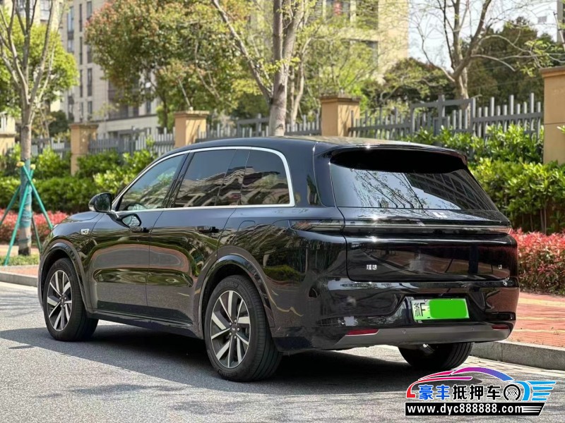 23年理想L8轿车抵押车出售