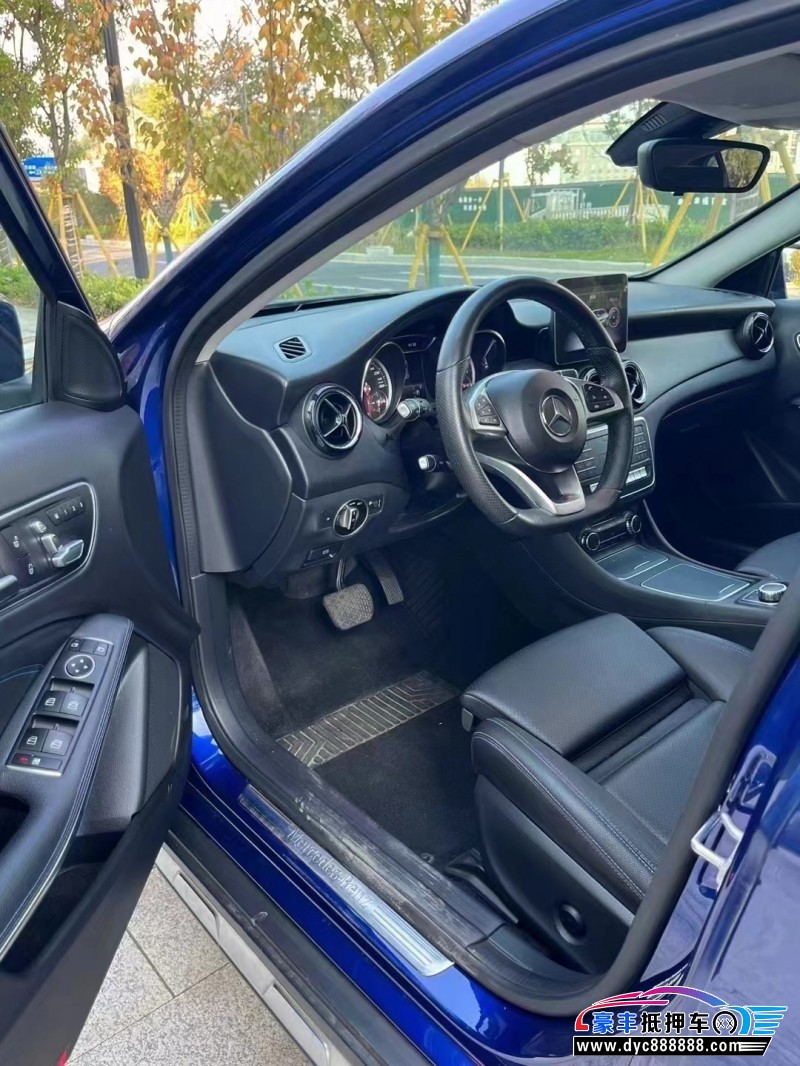 19年奔驰GLA轿车抵押车出售