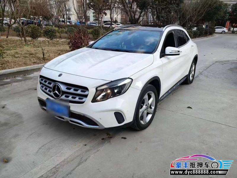 18年奔驰GLA轿车抵押车出售