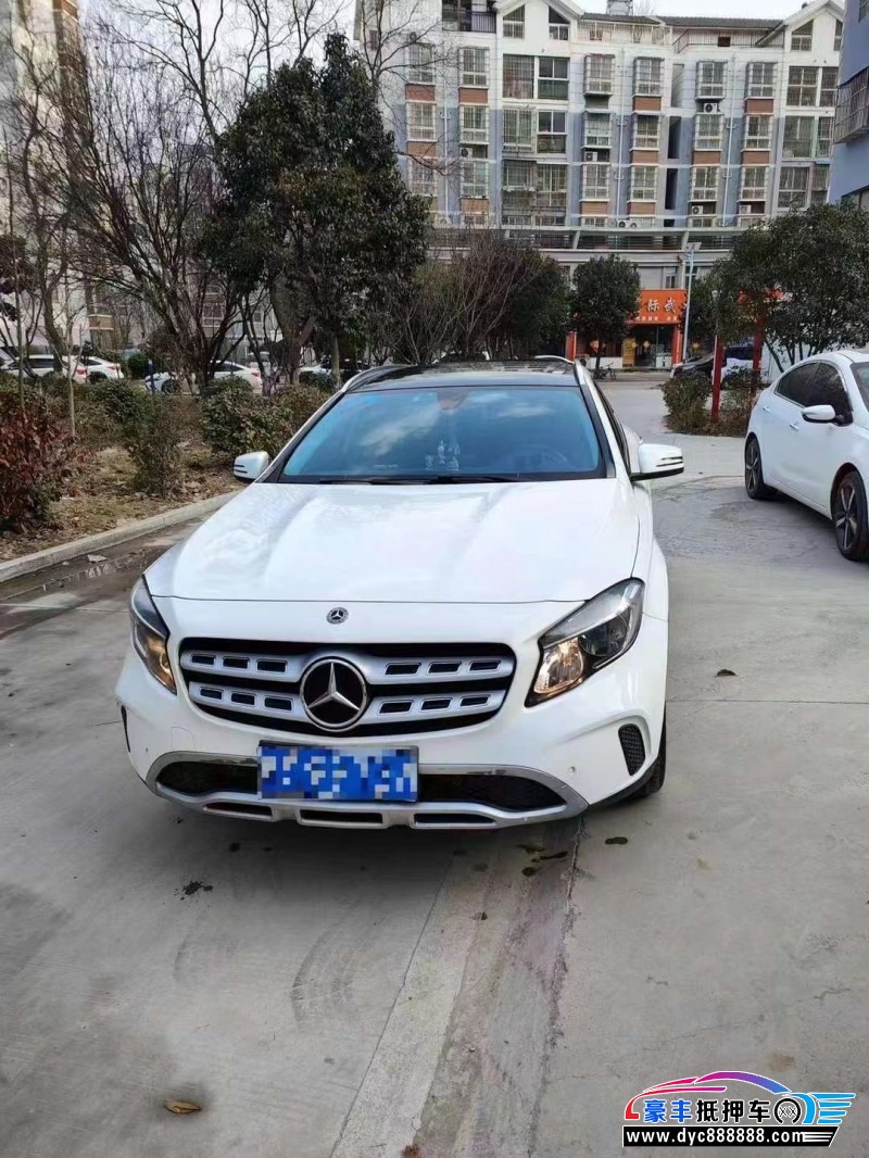 18年奔驰GLA轿车抵押车出售