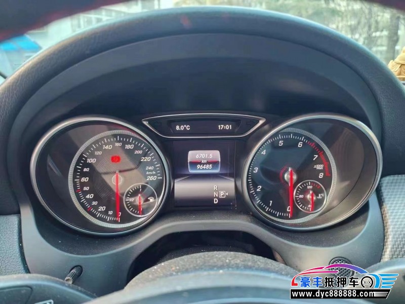 18年奔驰GLA轿车抵押车出售