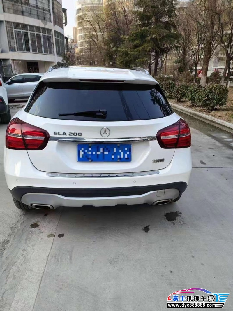 18年奔驰GLA轿车抵押车出售