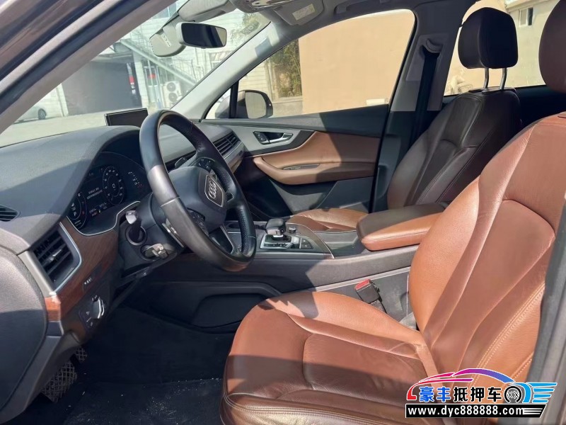 17年奥迪Q7轿车抵押车出售