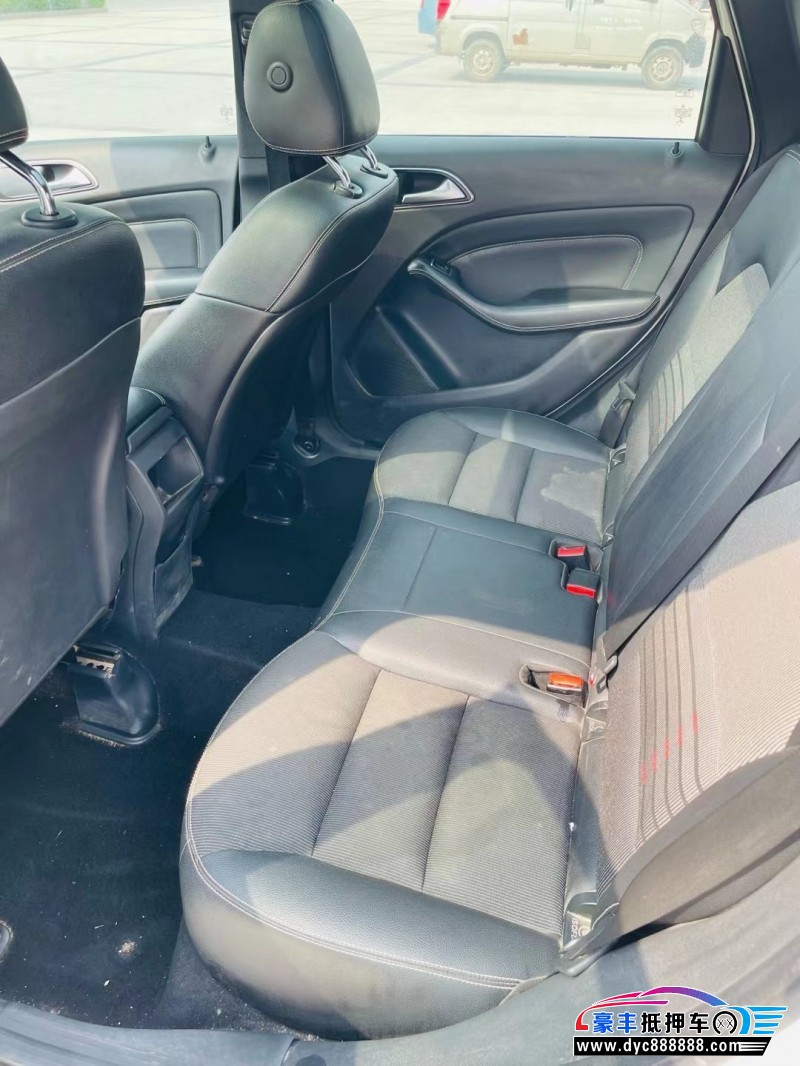 16年奔驰B轿车抵押车出售