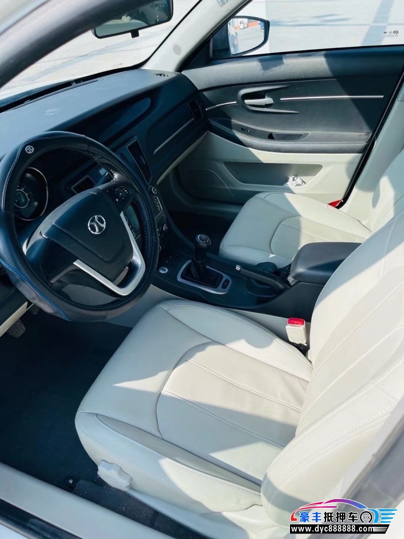 16年北汽绅宝D50轿车抵押车出售