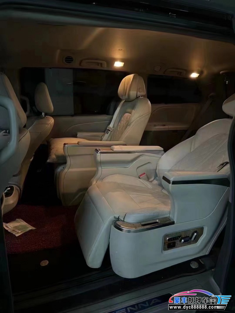 17年丰田塞纳轿车抵押车出售