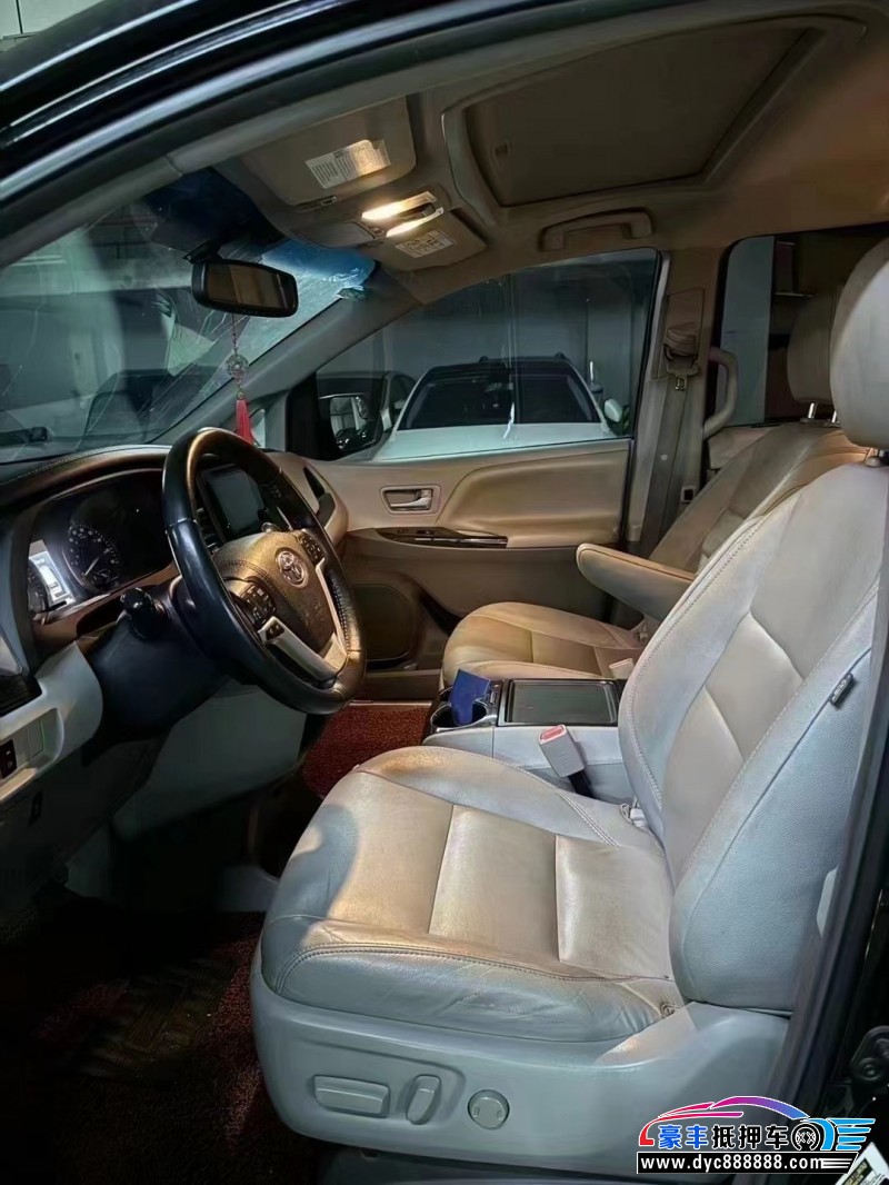 17年丰田塞纳轿车抵押车出售