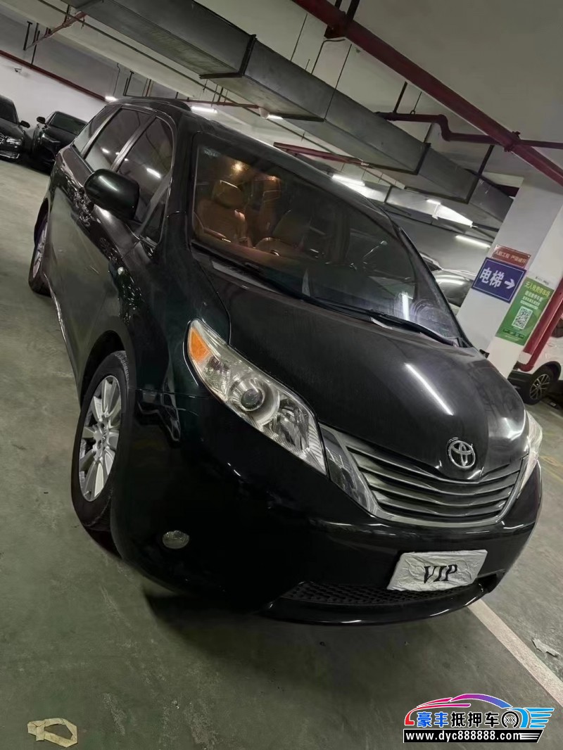 17年丰田塞纳轿车抵押车出售