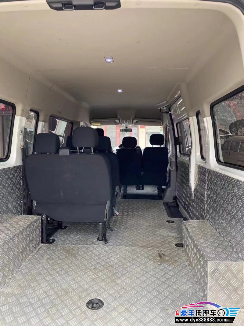 20年上汽大通V80轿车抵押车出售