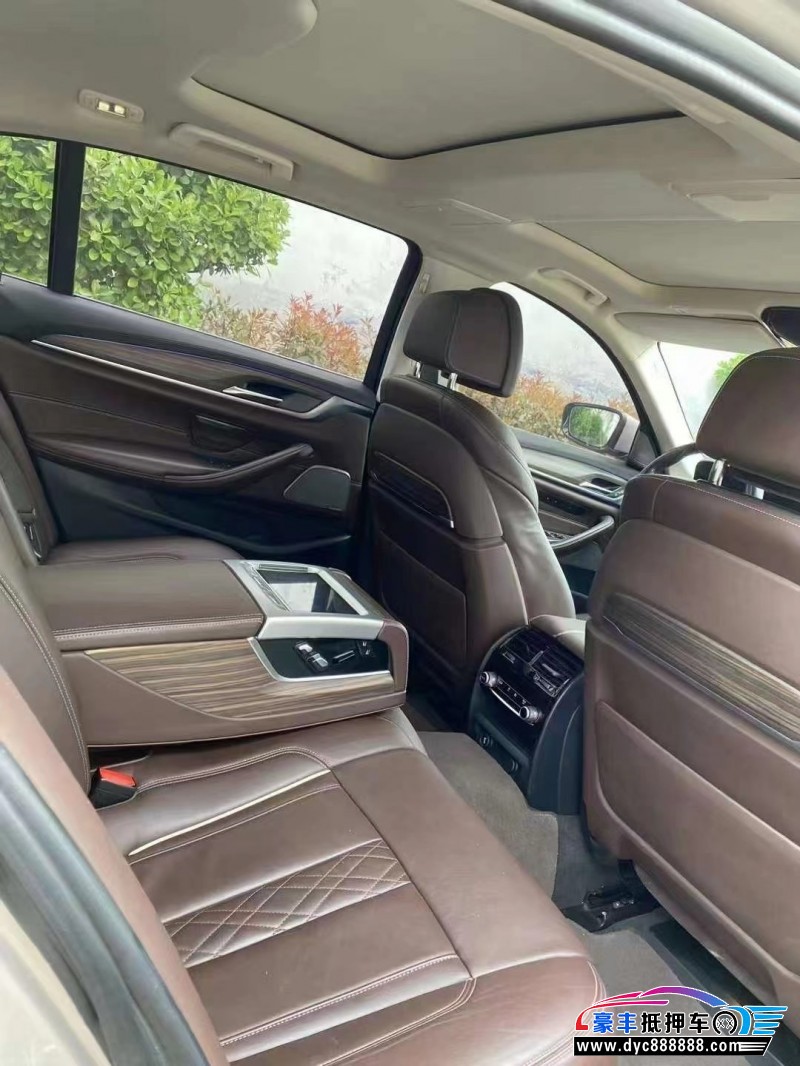 17年宝马5系轿车抵押车出售