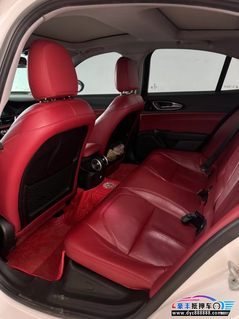 19年阿尔法·罗密欧Giulia轿车抵押车出售