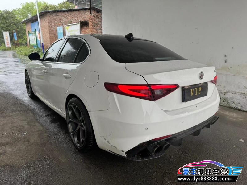 19年阿尔法·罗密欧Giulia轿车抵押车出售