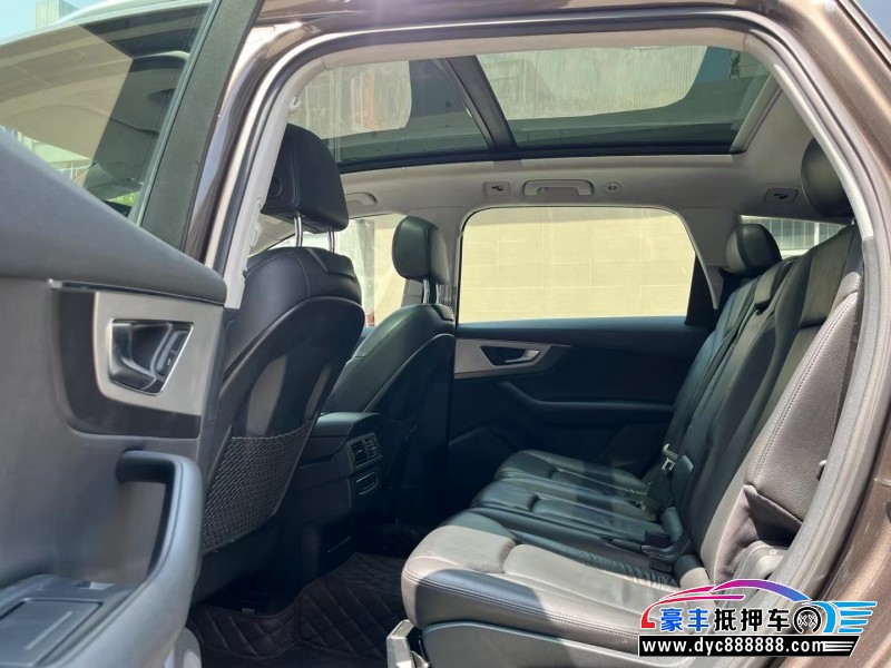 16年奥迪Q7轿车抵押车出售