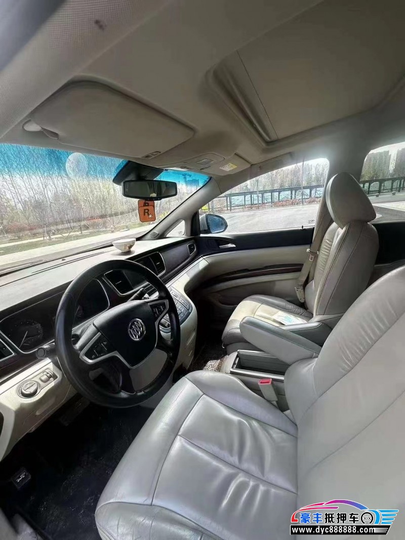 15年别克GL8轿车抵押车出售