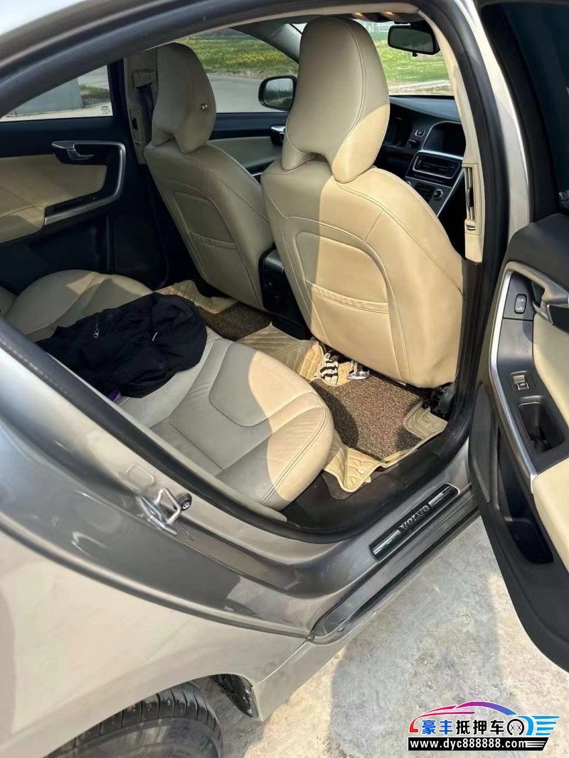 15年沃尔沃S60轿车抵押车出售